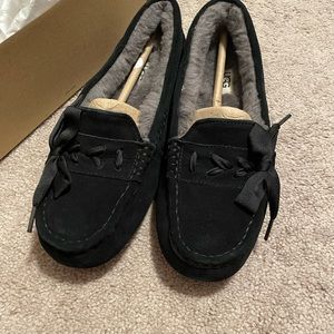 Womans Ugg Slide on shoes with Ansley lace